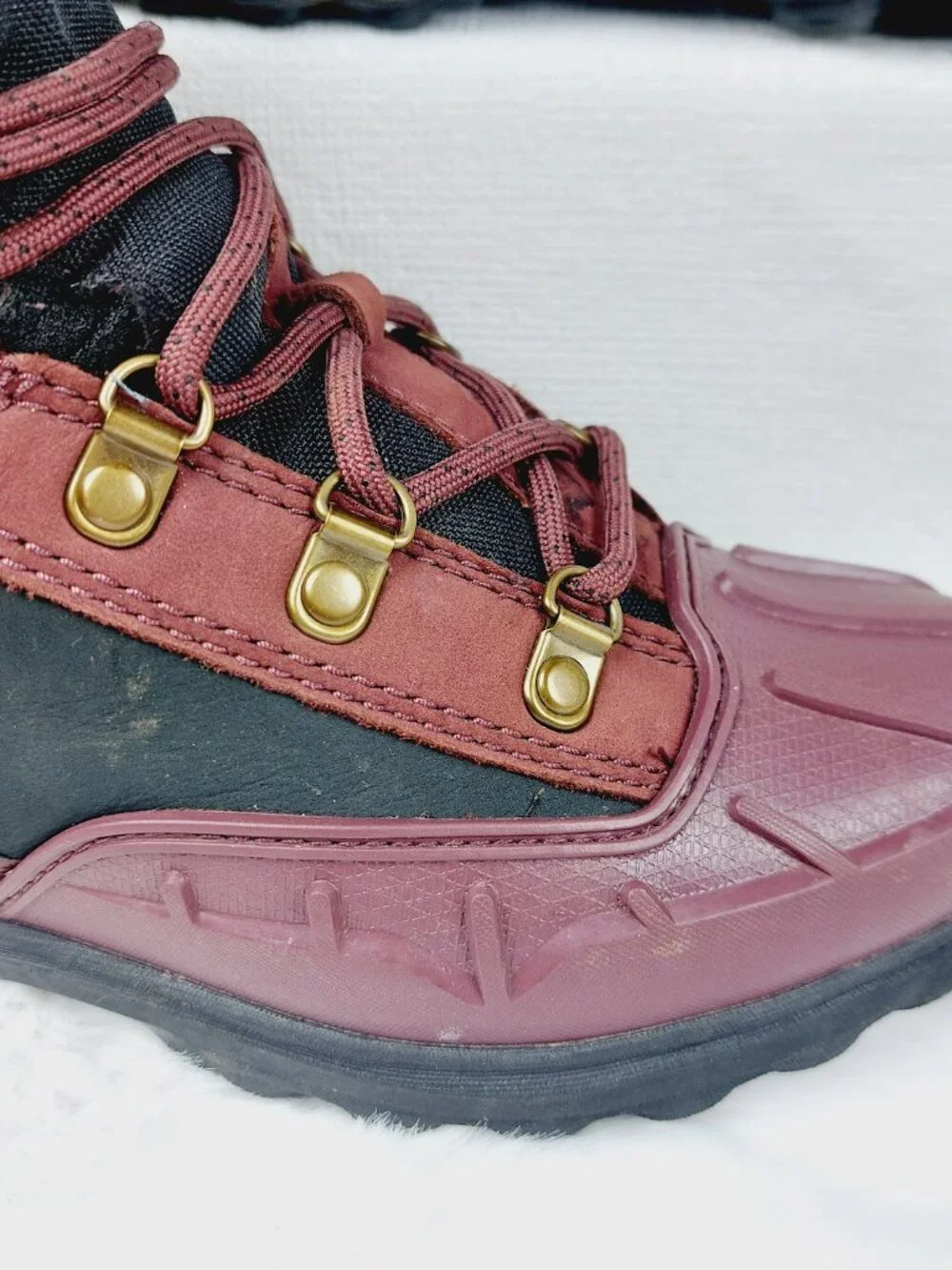 Timberland Boy's Burgundy Converge Waterproof Duck Hiking Boots Size 2